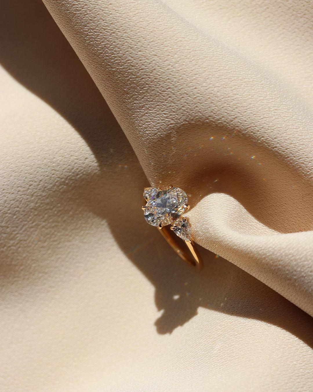 Vintage 2 CT Oval Cut Moissanite Three Stone Ring, Side Pear Moissanite, Oval Engagement Ring, Unique Wedding Ring, Anniversary Gifts/Ring - AuraJewelsCA