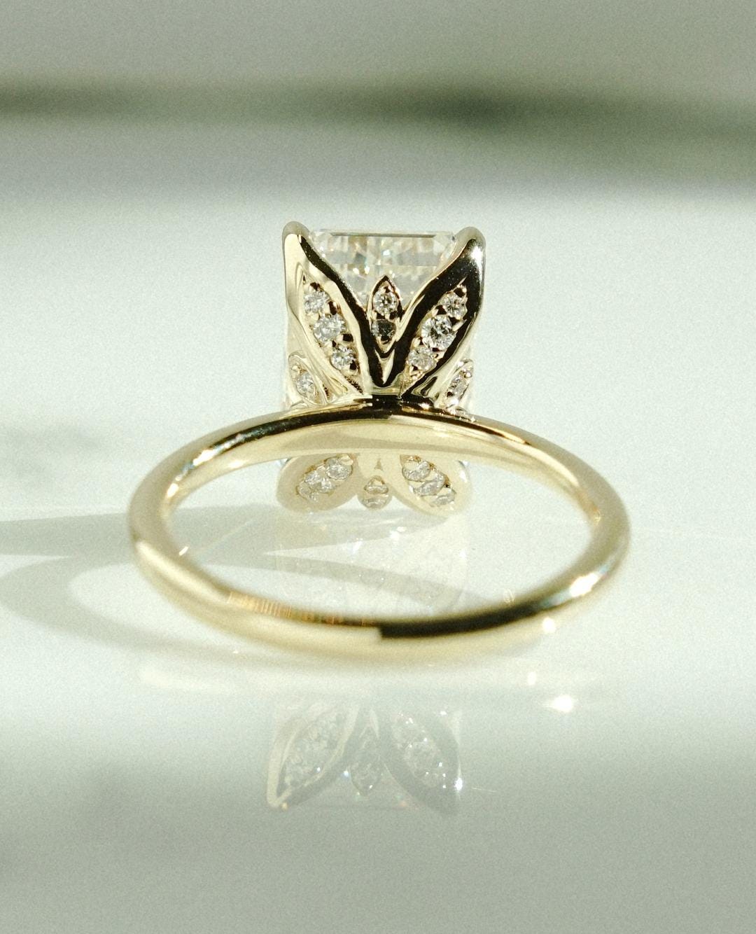 Anillo de compromiso de moissanita de corte esmeralda de 3 quilates/Anillo de oro de 14 quilates/Anillo vintage art déco/Anillo de promesa único de moissanita/Anillo de boda minimalista
