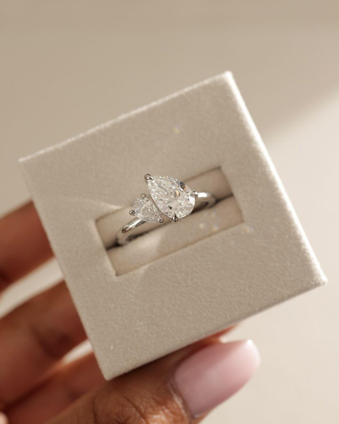 1.81 CT Pear Cut Moissanite Two Stone Engagement Ring Art Deco Pear Toi Et Moi Ring Unique 18k Gold Wedding Ring Bridal Promise Gifts/Ring